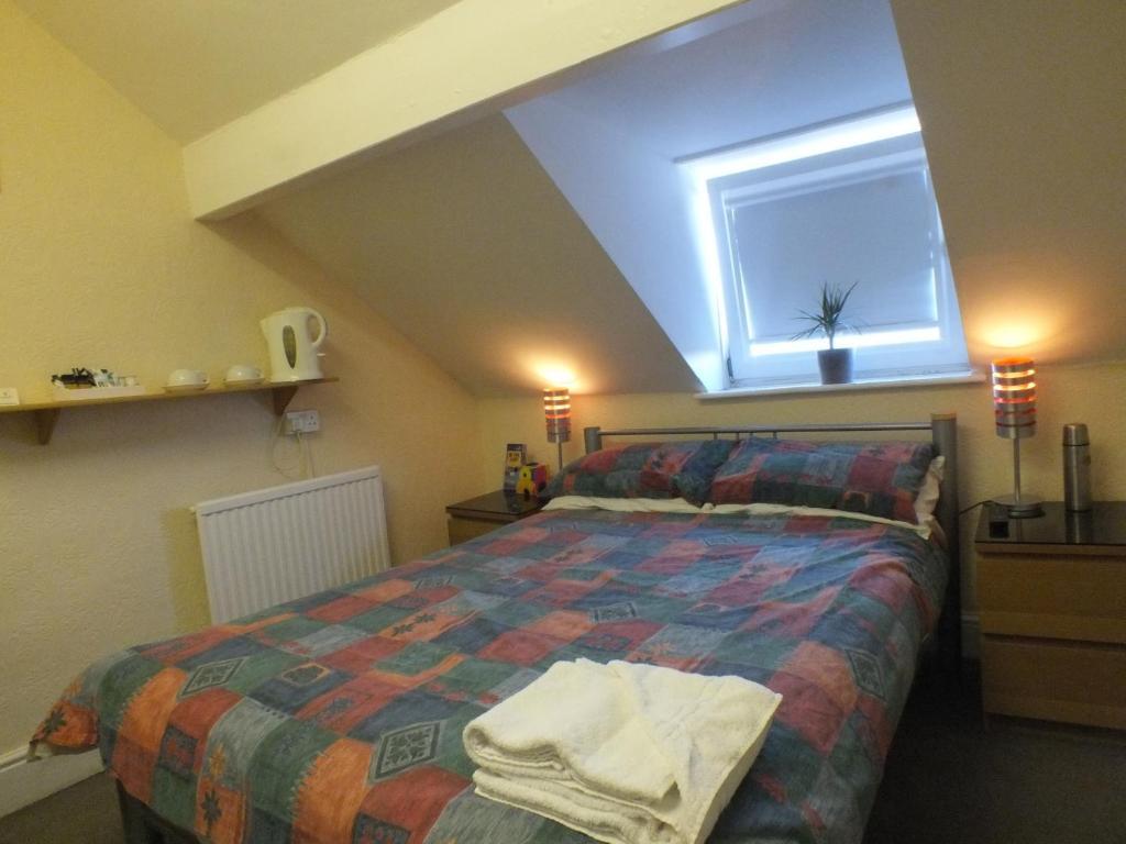 סוואנסי Leonardos Guest House חדר תמונה