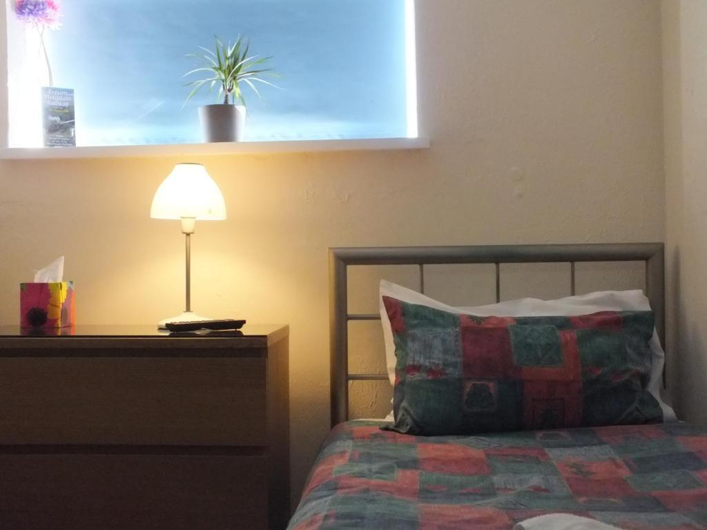 סוואנסי Leonardos Guest House חדר תמונה