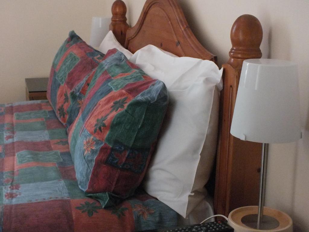 סוואנסי Leonardos Guest House חדר תמונה