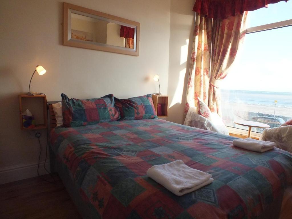 סוואנסי Leonardos Guest House חדר תמונה